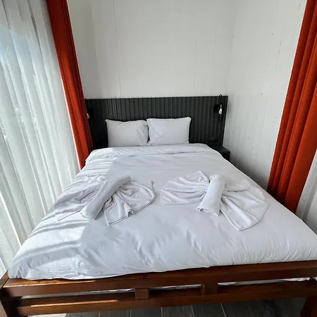 Готель Aden Garden *