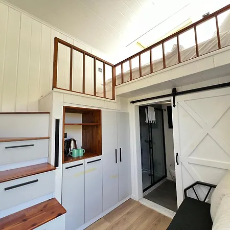 Aden Garden Готель *