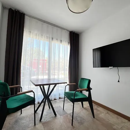 Aden Garden Готель *