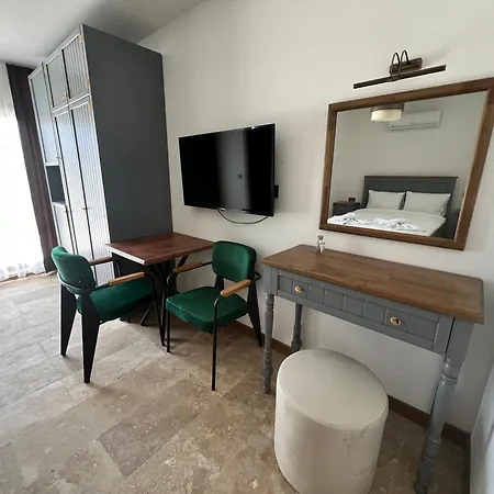 Aden Garden Готель Чешме