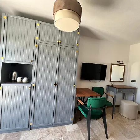 Aden Garden Готель *