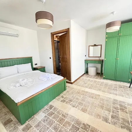 Aden Garden Готель Чешме