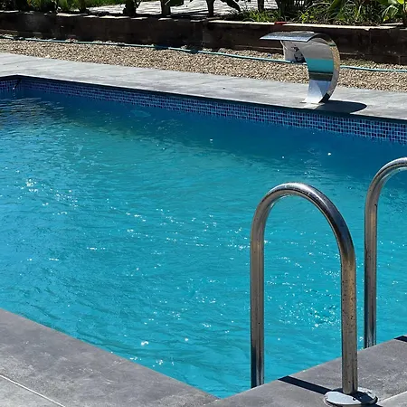 Aden Garden Готель *