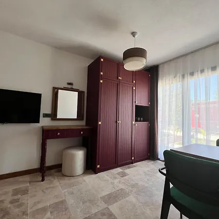 Aden Garden Cesme